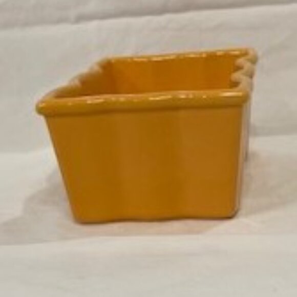 2006 Chantal Talavera 93-TVLF14-5 Yellow 2 Cup rectangular Scalloped Baking Dish - Picture 2 of 6